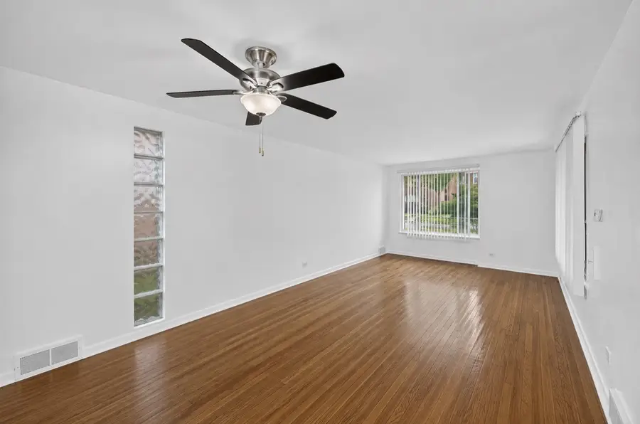 9760 S Dobson Avenue, Chicago, IL 60628 - #2