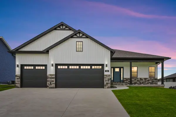 702 Deer Woods Drive, Davenport, IA 52802