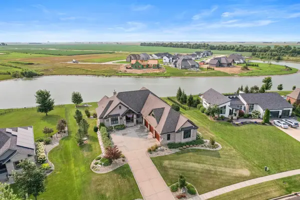 1413 Cross Creek Road, Mahomet, IL 61853