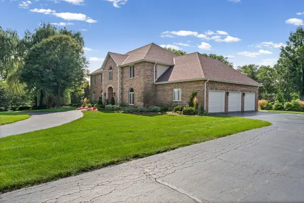 5657 Oakwood Circle, Long Grove, IL 60047