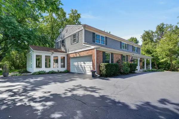 2100 Stirling Road, Bannockburn, IL 60015