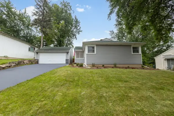 9 Grant Avenue, Lake In The Hills, IL 60156