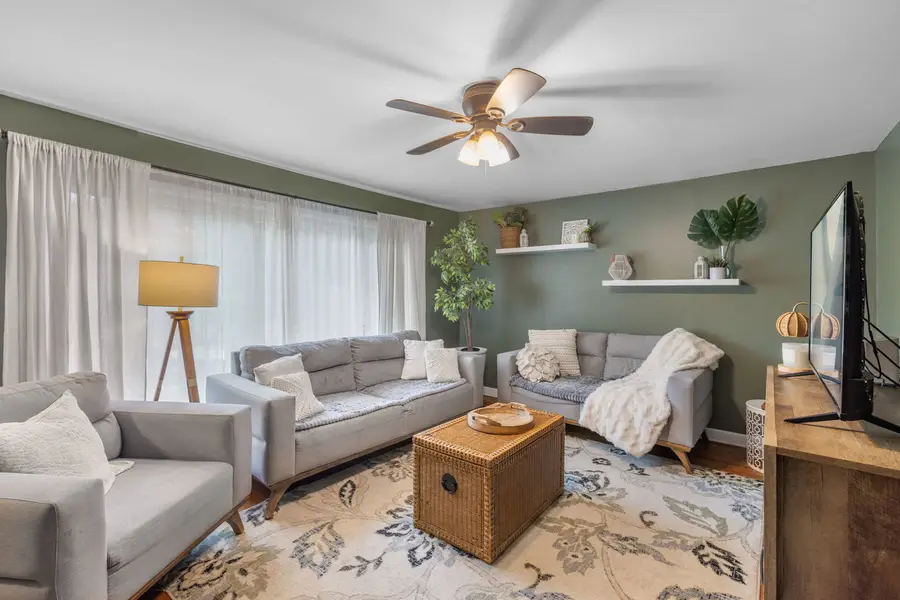 9 Grant Avenue, Lake In The Hills, IL 60156 - #2