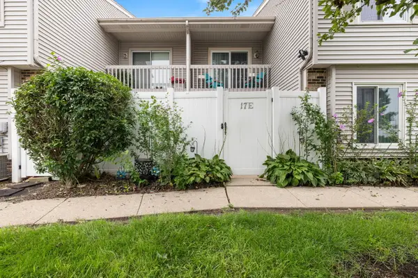 17 Fernwood Drive #E, Bolingbrook, IL 60440