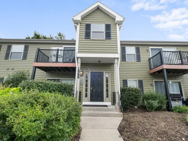 1565 Raymond Drive #203, Naperville, IL 60563