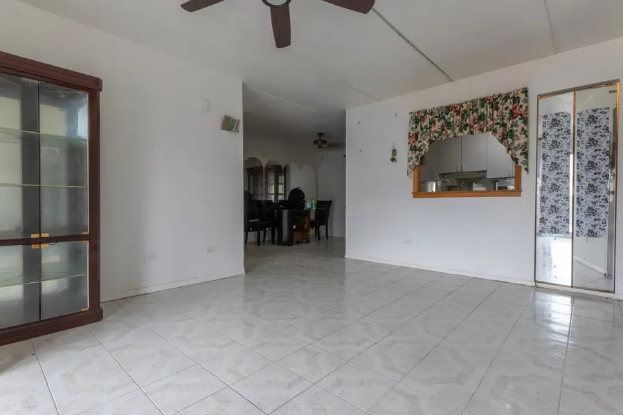 212 Shorewood Drive #1B, Glendale Heights, IL 60139 - #3