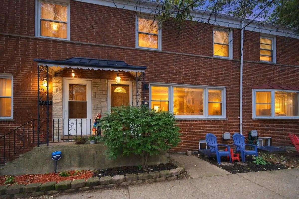 1903 W Sunnyside Avenue, Chicago, IL 60640 - #1
