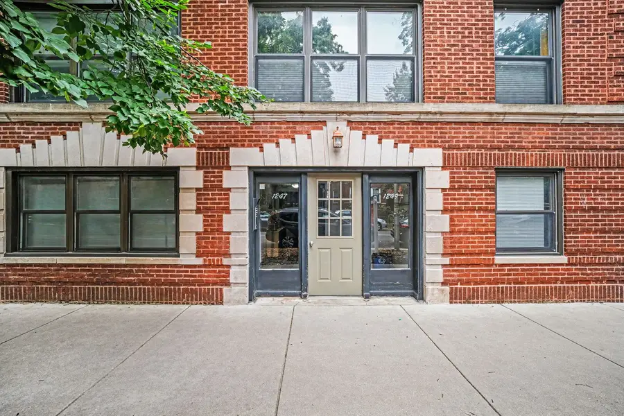 1249 W Roscoe Street #1, Chicago, IL 60657 - #2