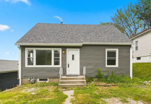 135 4th Street, Silvis, IL 61282