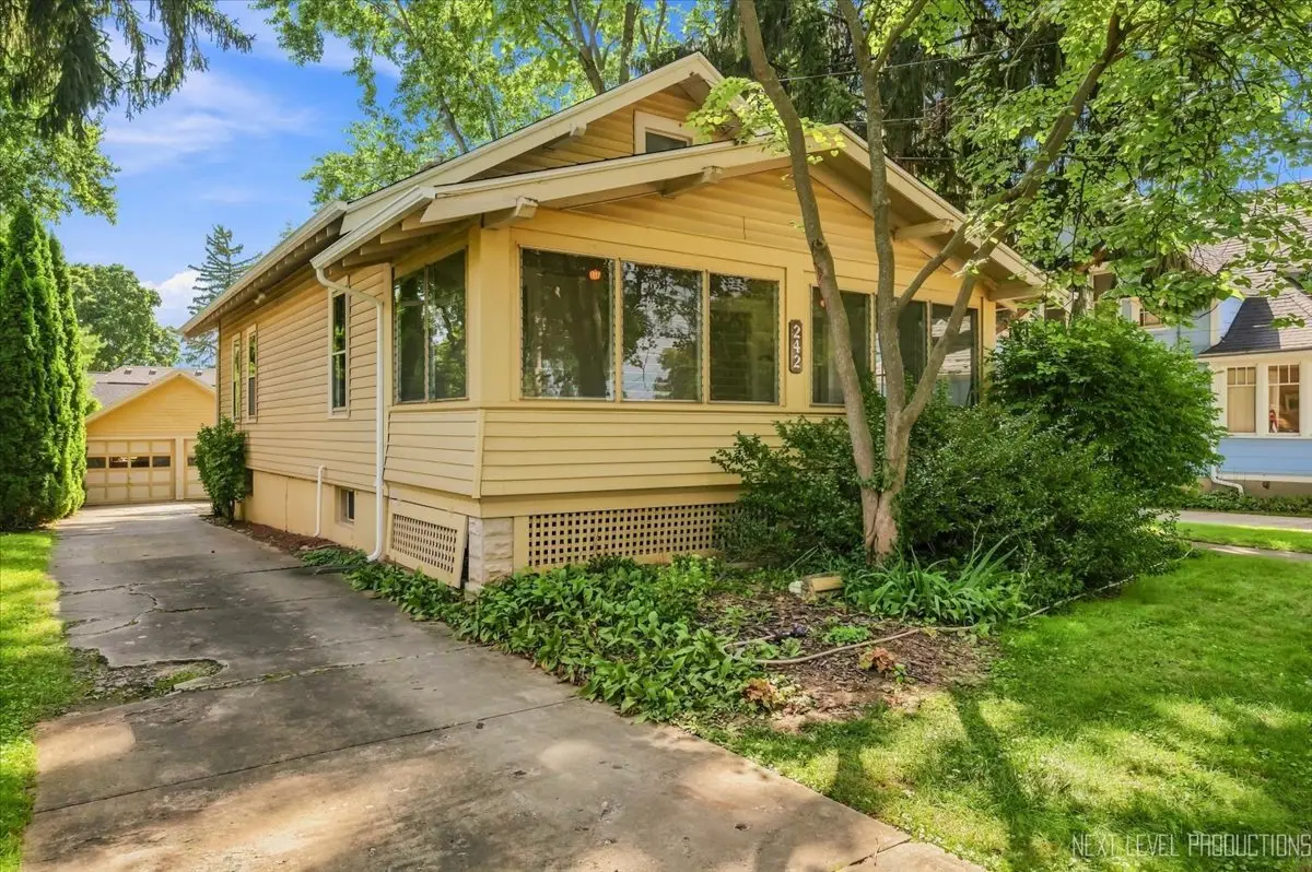242 N Lincoln Street, Batavia, IL 60510 - #1
