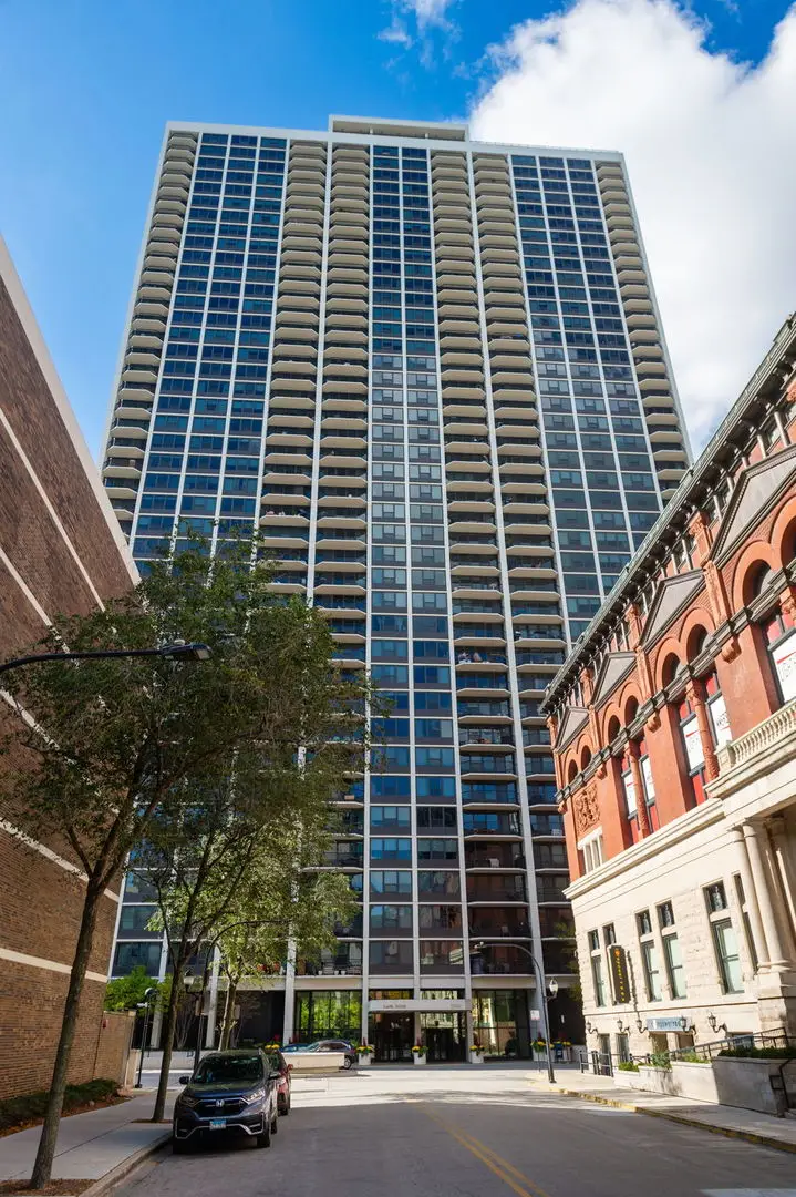 1560 N Sandburg Terrace #2109J, Chicago, IL 60610 - #1