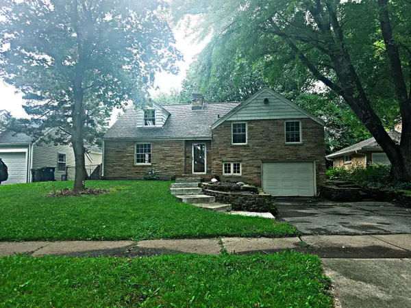 454 N Commonwealth Avenue, Elgin, IL 60123