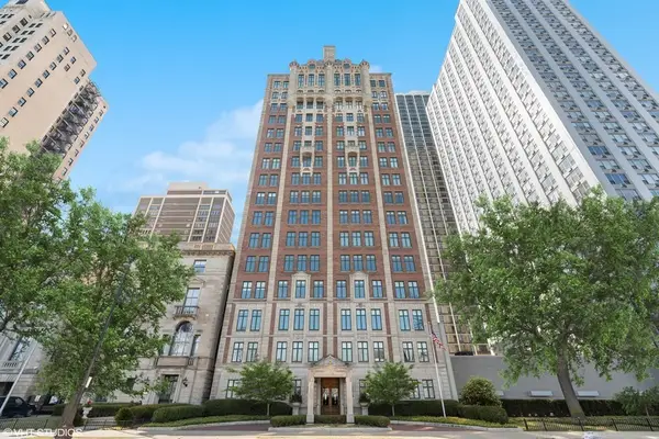 1540 N Lake Shore Drive #8N, Chicago, IL 60610
