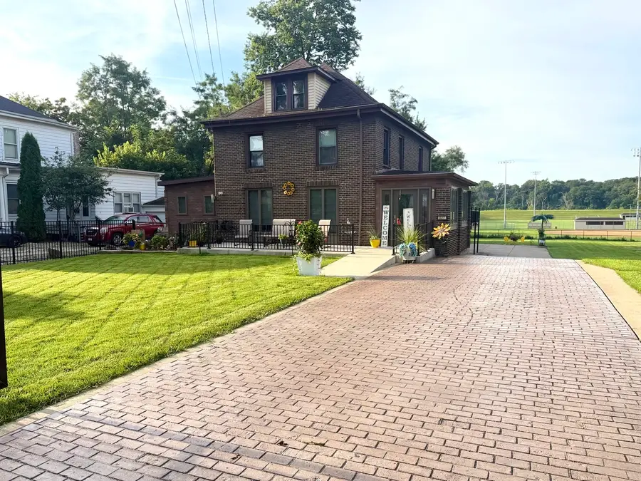527 E Main Street, Ottawa, IL 61350 - #2
