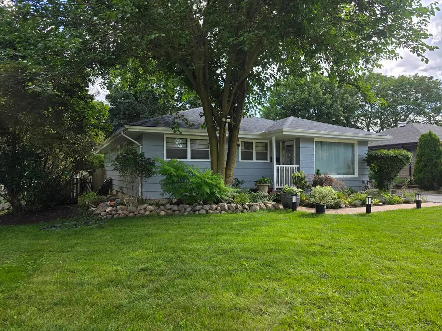 605 E Maple Avenue, Mundelein, IL 60060 - #2