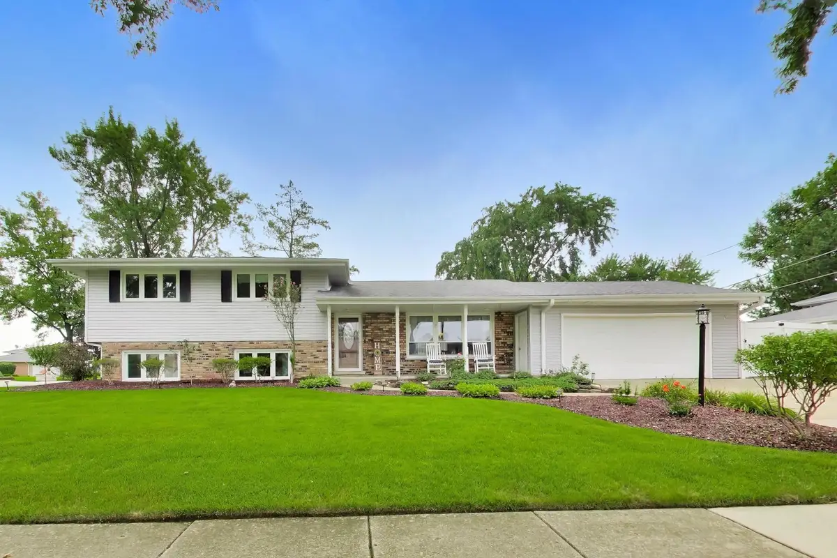 8938 S 81st Avenue, Hickory Hills, IL 60457 - #1