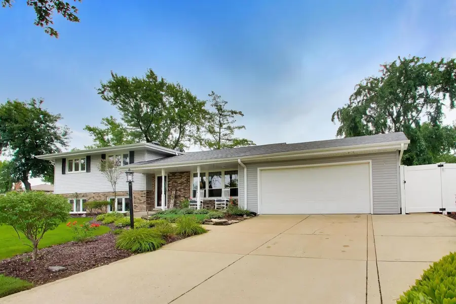 8938 S 81st Avenue, Hickory Hills, IL 60457 - #2