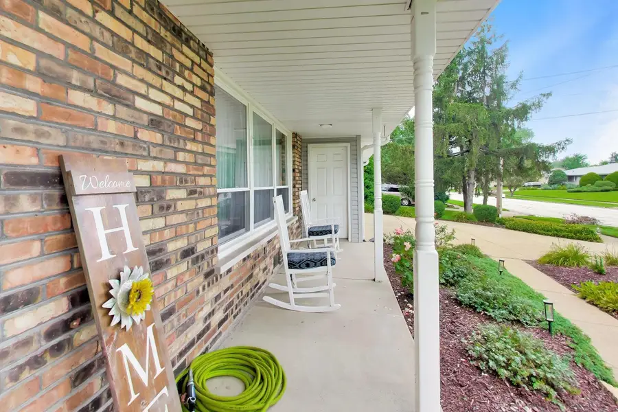 8938 S 81st Avenue, Hickory Hills, IL 60457 - #3