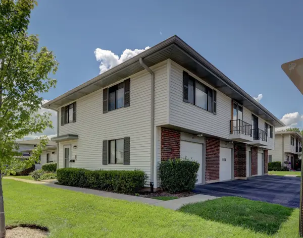 1101 Quanset Court #1101, Schaumburg, IL 60194
