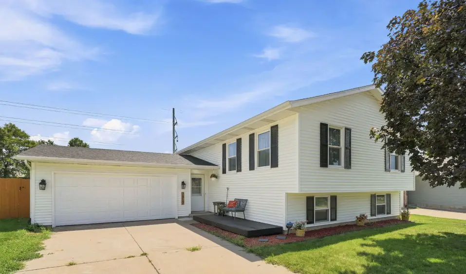 2817 High Point Drive, Davenport, IA 52806 - #1