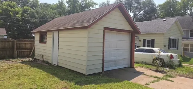 905 S 5th Street, Clinton, IA 52732 - #2