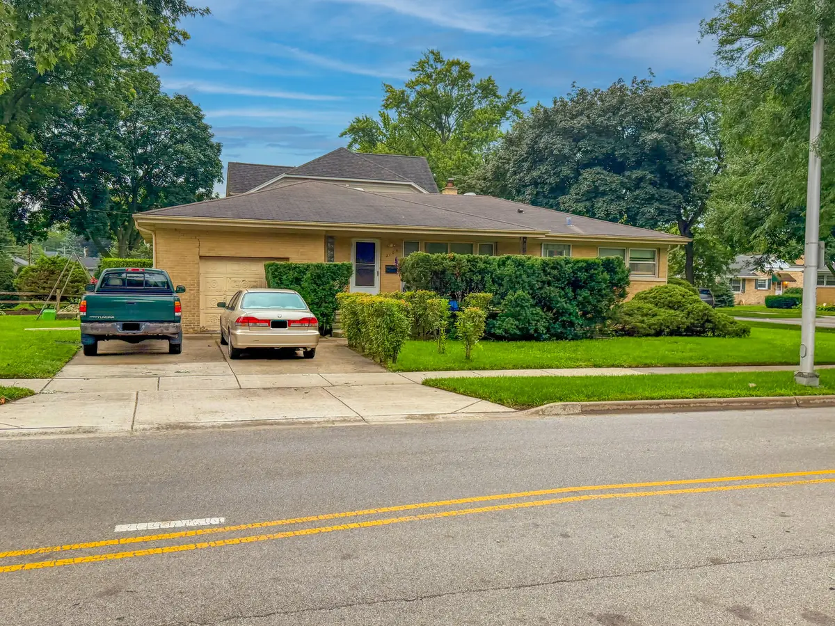 2105 E Kensington Road, Arlington Heights, IL 60004 - #1