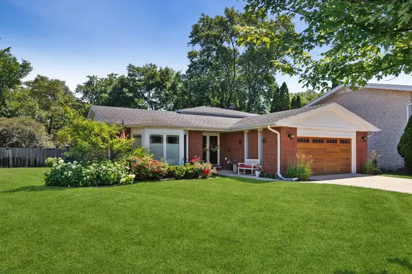 6833 N Concord Lane, Niles, IL 60714