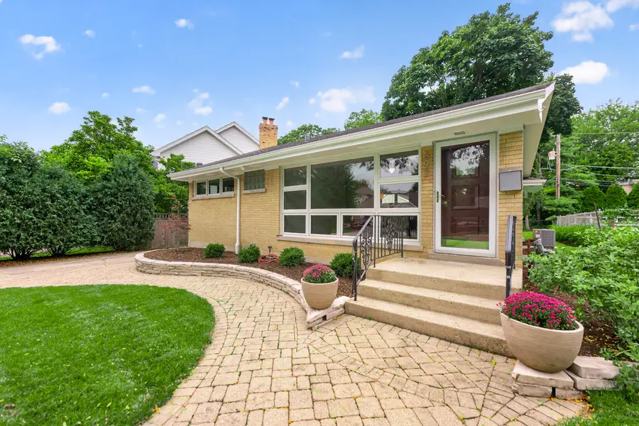 392 Windsor Avenue, Glen Ellyn, IL 60137 - #2