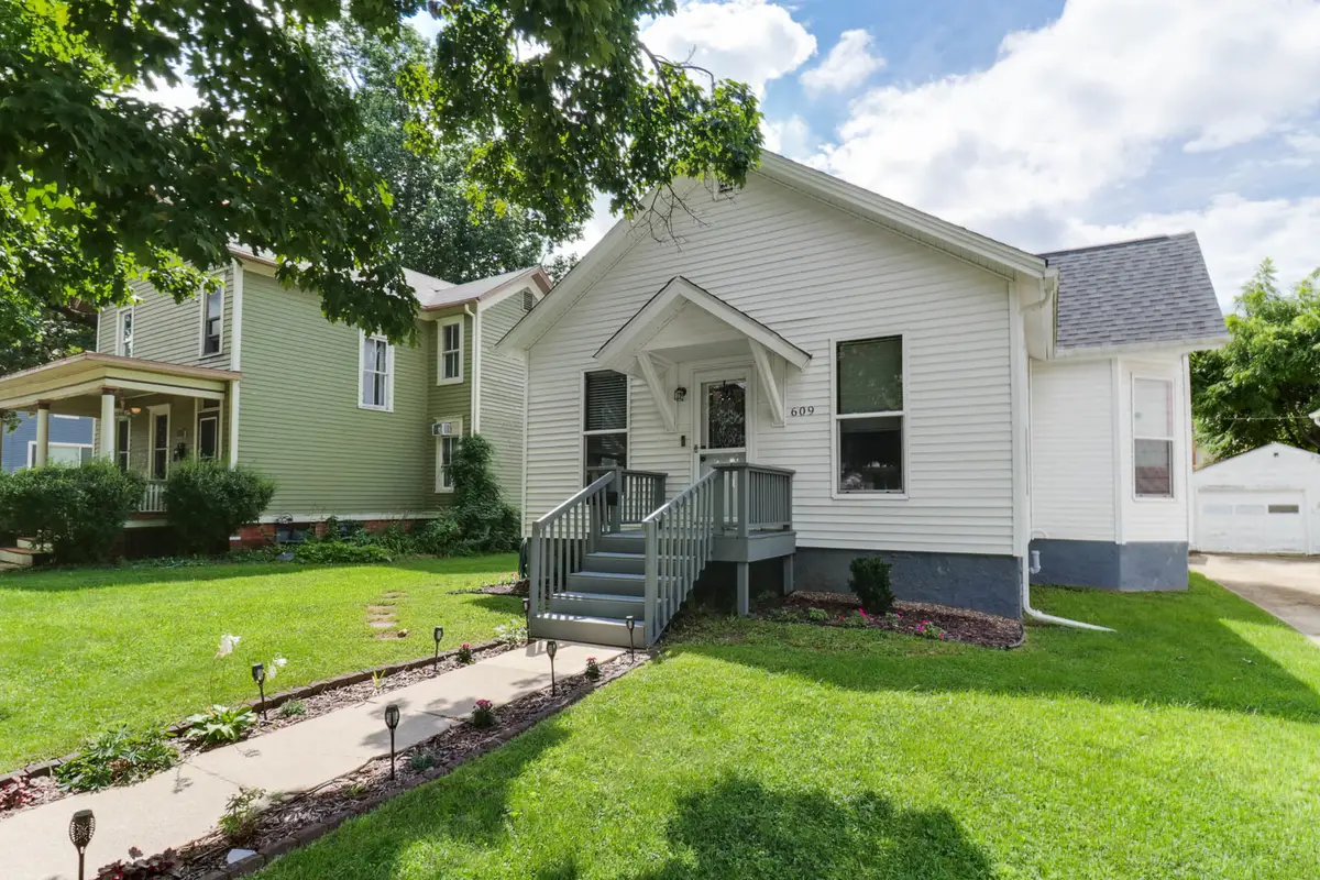 609 E Market Street, Bloomington, IL 61701 - #1