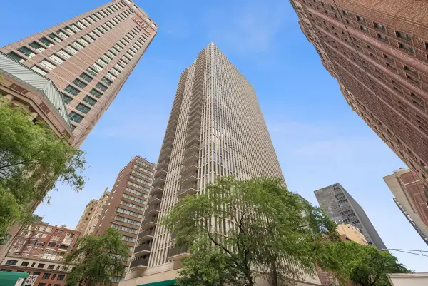200 E Delaware Place #4F, Chicago, IL 60611