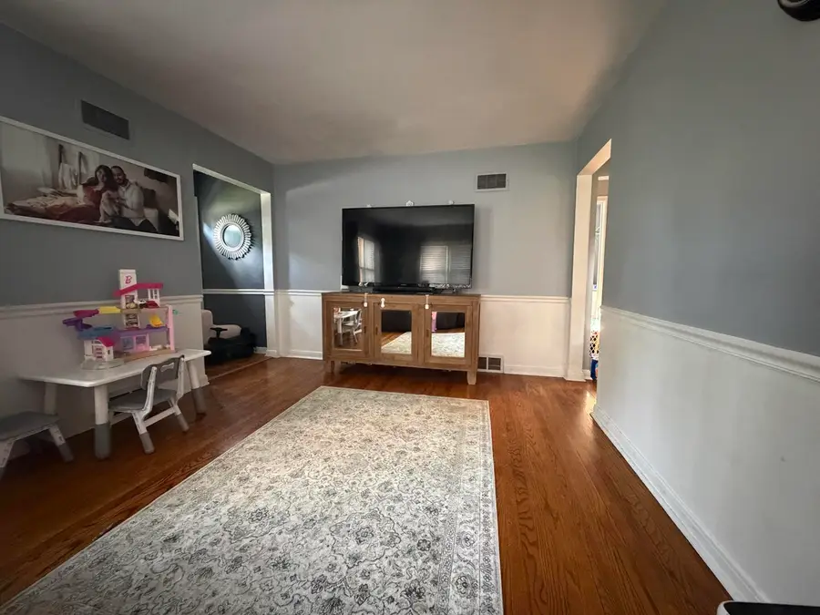 1518 W Iles Avenue, Springfield, IL 62704 - #2