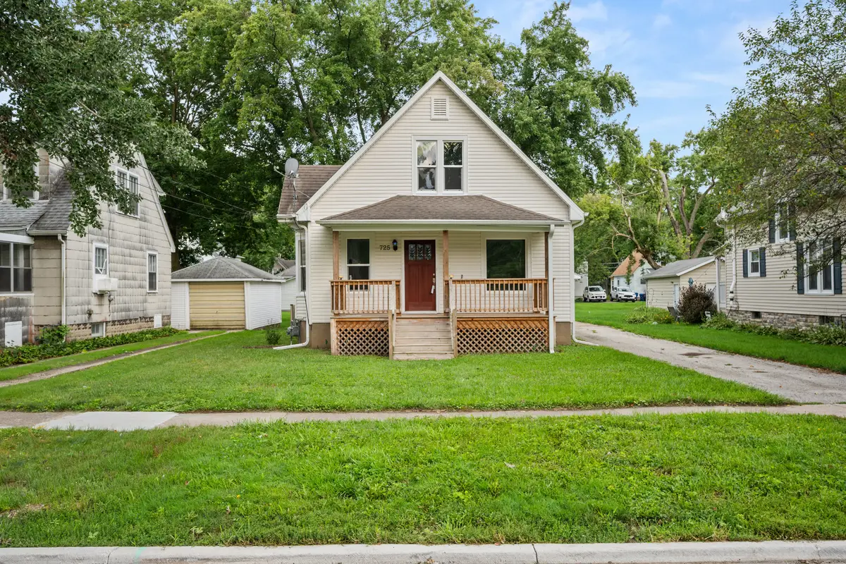 725 N 11th Street, Dekalb, IL 60115 - #1