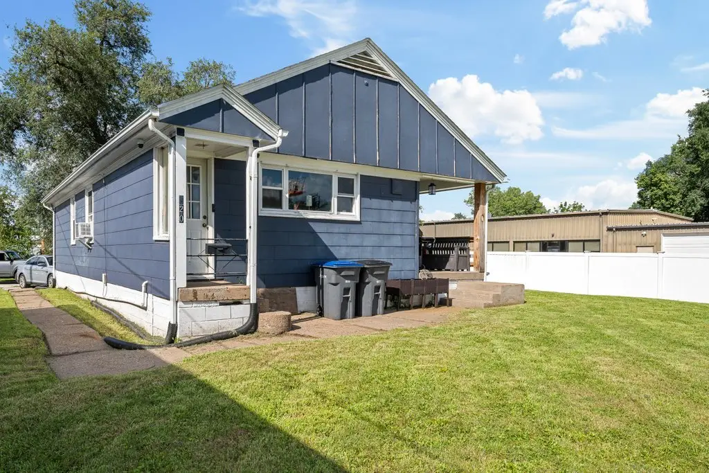 520 9th Avenue W, Milan, IL 61264 - #1