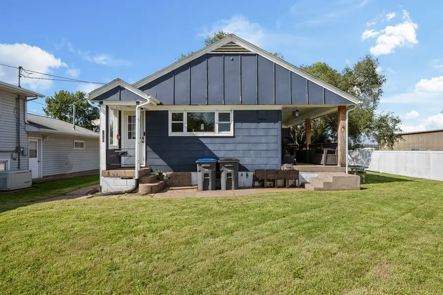 520 9th Avenue W, Milan, IL 61264 - #2