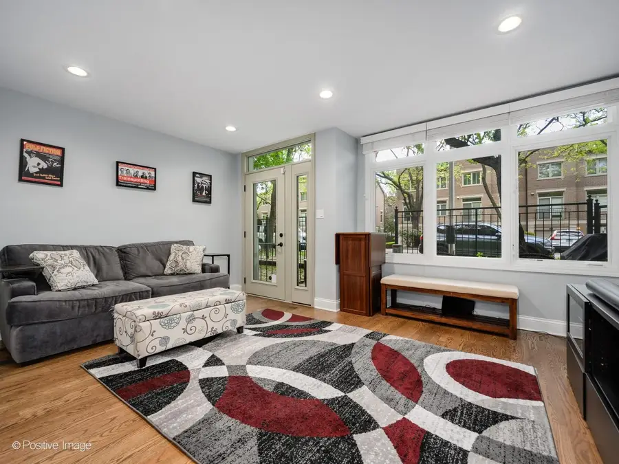 2731 N Janssen Avenue, Chicago, IL 60614 - #3