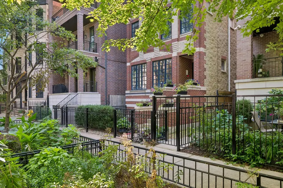 841 W Buckingham Place #1, Chicago, IL 60657 - #2