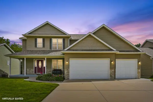 8 Buffalo Court, Leclaire, IA 52753