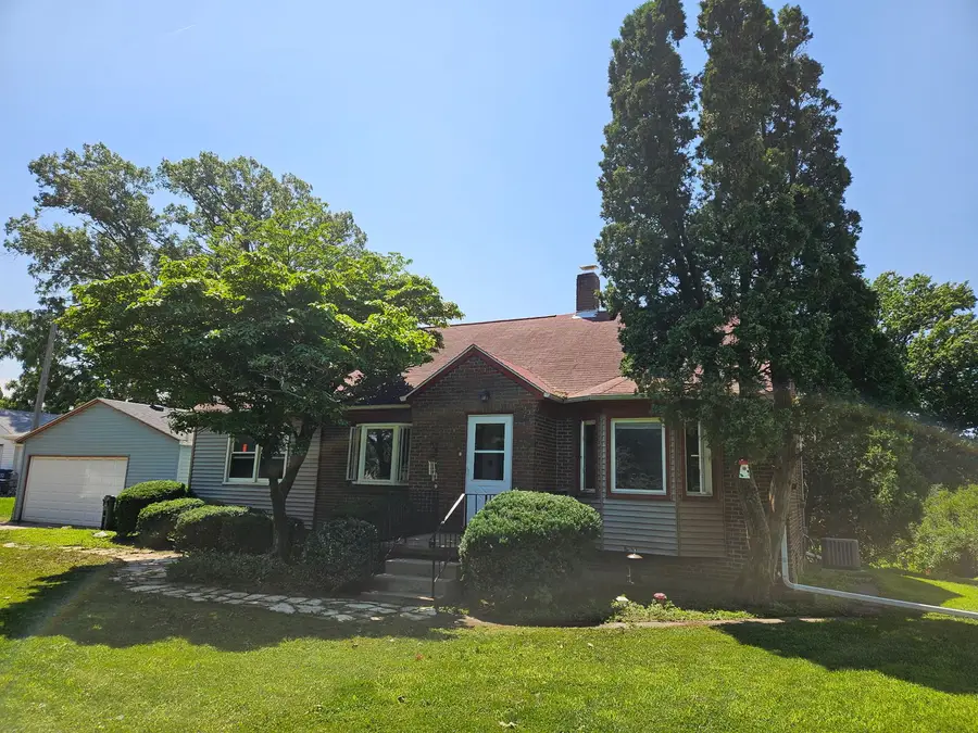 1517 W Kimberly Road, Davenport, IA 52806 - #2