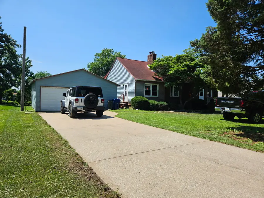 1517 W Kimberly Road, Davenport, IA 52806 - #3