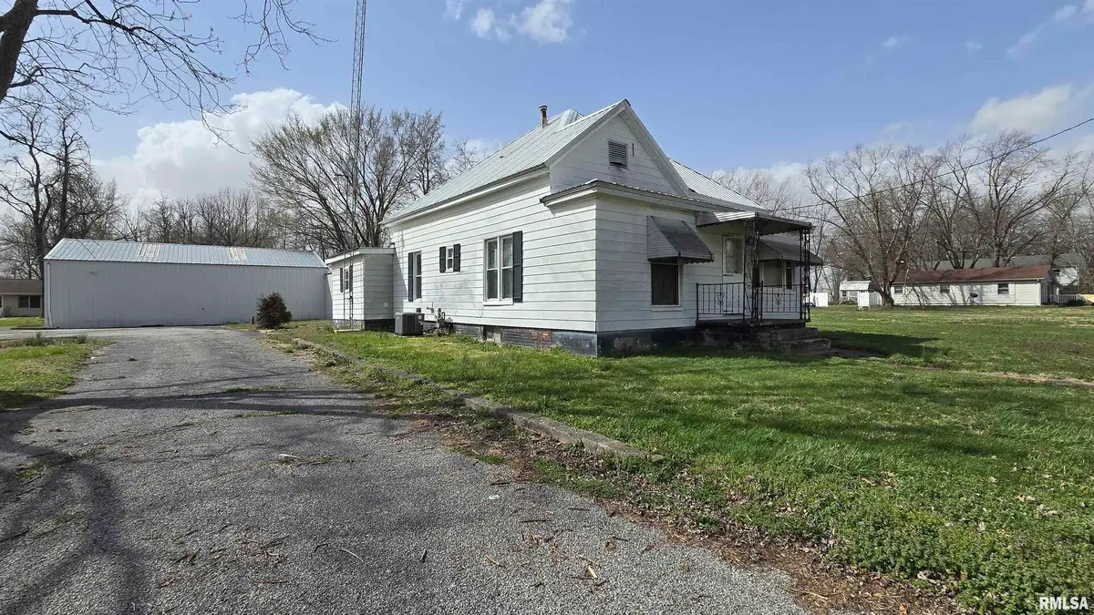 205 Shaw Street, Harrisburg, IL 62946 - #1