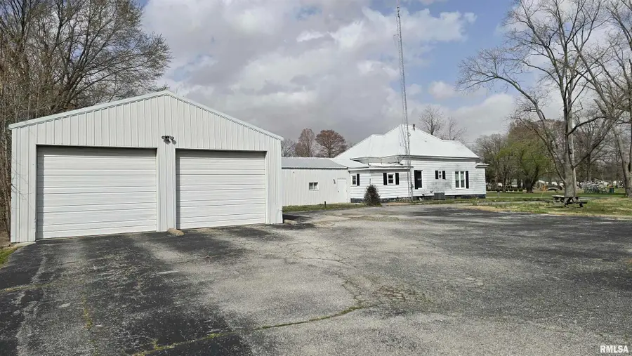 205 Shaw Street, Harrisburg, IL 62946 - #3