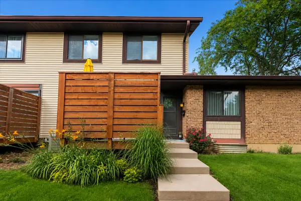 8314 Portsmouth Drive #30, Darien, IL 60561
