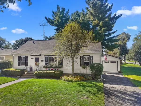 523 Highland Avenue, Woodstock, IL 60098