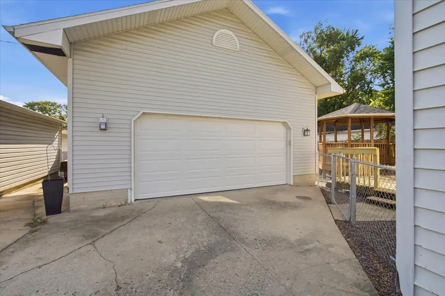 1005 N Western Avenue, Bloomington, IL 61701 - #3