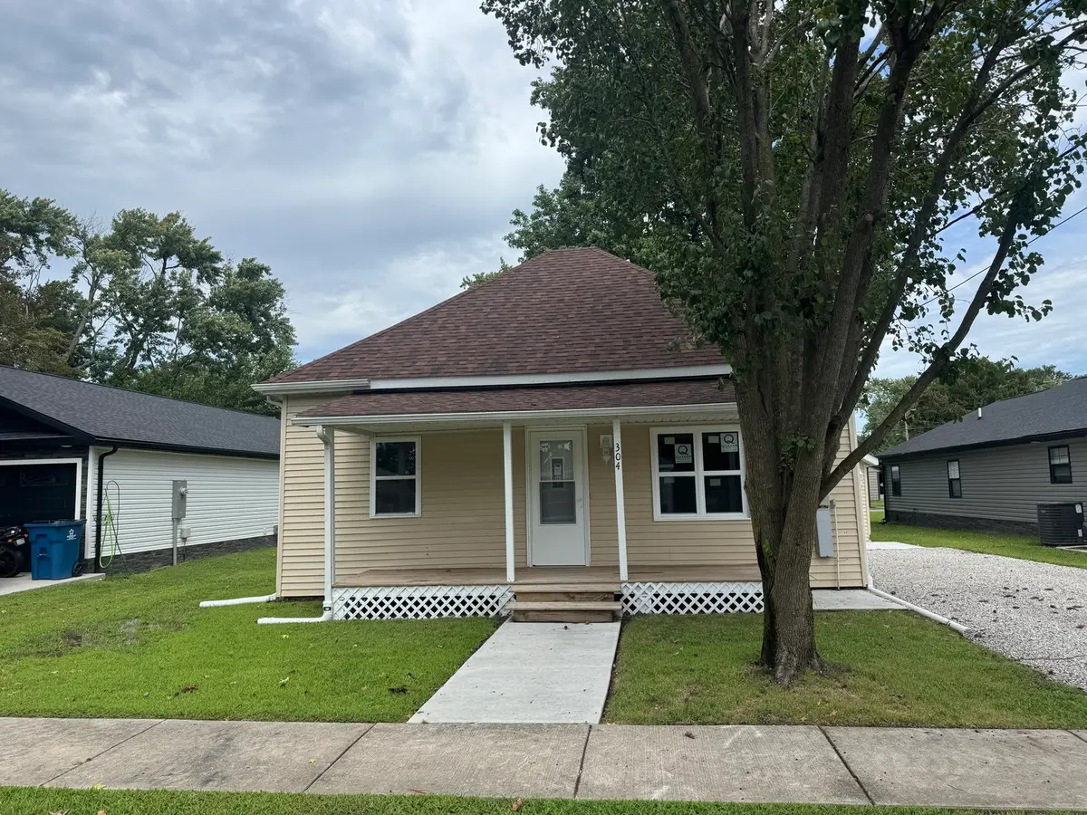 304 W North Street, Sesser, IL 62884 - #1