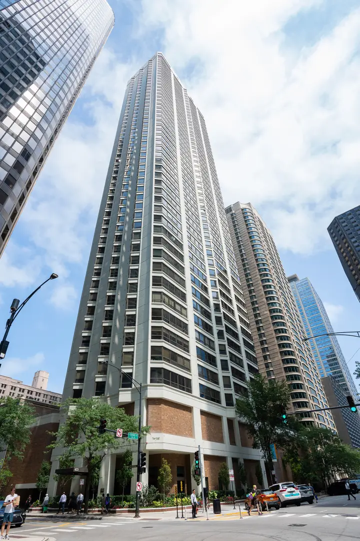 400 E Ohio Street #4202, Chicago, IL 60611 - #1