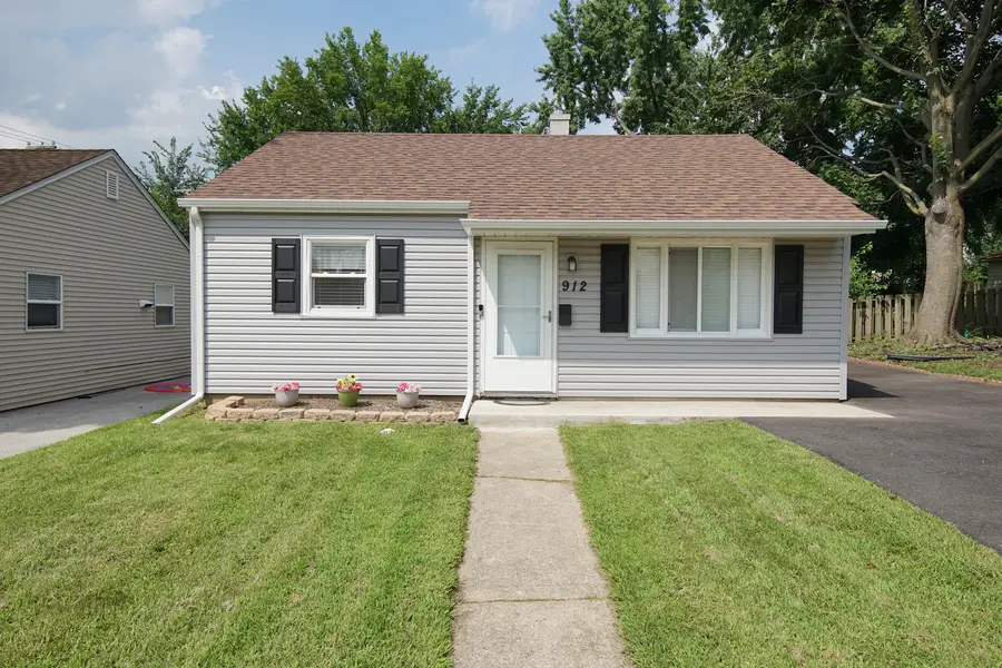 912 Harriet Avenue, Aurora, IL 60505 - #2