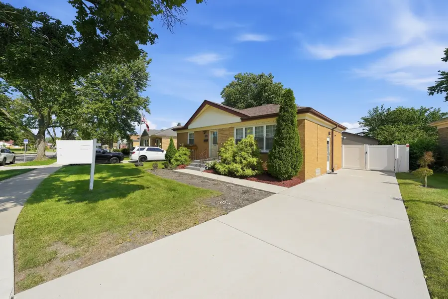 11201 Mandel Avenue, Westchester, IL 60154 - #2