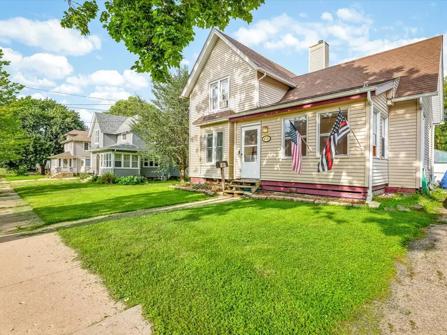 810 Union Avenue, Belvidere, IL 61008 - #2