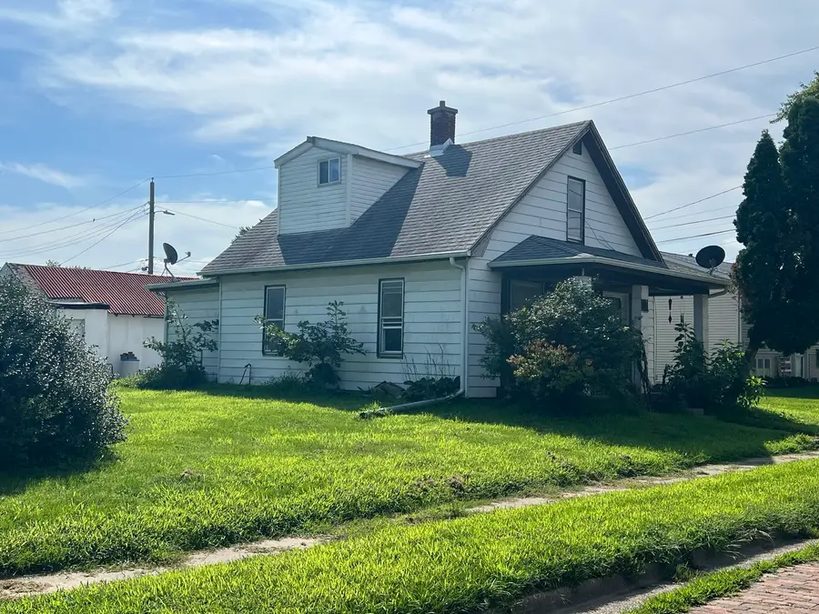 807 S Ohio Avenue, Davenport, IA 52802 - #2